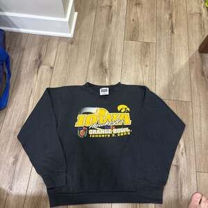 Vintage Iowa Hawkeyes Orange Bowl 2003 Black  Crewneck Sweatshirt YOUTH XL